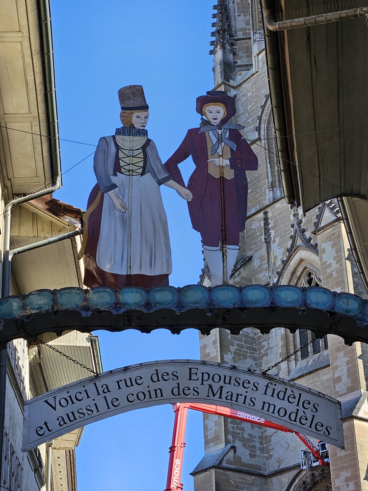 Entrée dans la rue des Epouses