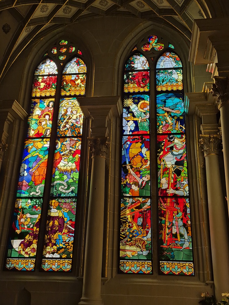 Vitraux dans la cathédrale